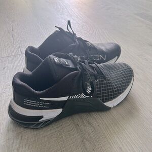 Women’s Nikes Metcon 8